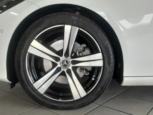 Mercedes-Benz C-Class C220d Avantgarde - Image 3