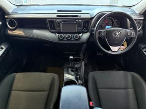 Toyota RAV4 2.0 GX auto - Image 6