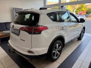 Toyota RAV4 2.0 GX auto - Image 3