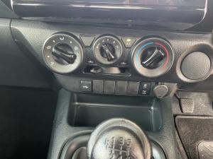 Toyota Hilux 2.4GD-6 single cab Raider manual - Image 15