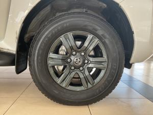 Toyota Hilux 2.4GD-6 single cab Raider manual - Image 17