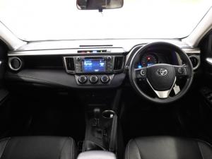 Toyota RAV4 2.0 GX automatic - Image 9
