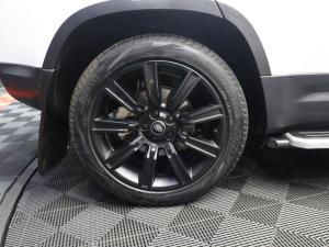 Land Rover Defender 110 D240 HSE - Image 8