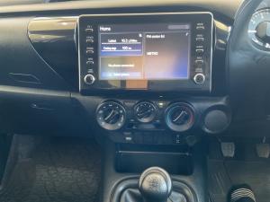Toyota Hilux 2.4GD-6 single cab Raider manual - Image 15