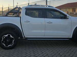 Nissan Navara 2.5DDTI LE/LE Plus automatic D/C - Image 11