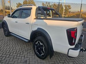 Nissan Navara 2.5DDTI LE/LE Plus automatic D/C - Image 3