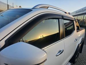 Nissan Navara 2.5DDTI LE/LE Plus automatic D/C - Image 9