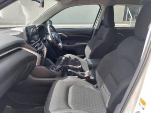 Toyota Urban Cruiser 1.5 XR manual - Image 9