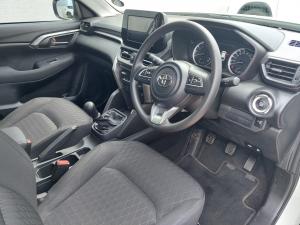 Toyota Urban Cruiser 1.5 XR manual - Image 13