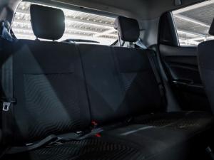 Suzuki Swift 1.2 GLX manual - Image 9