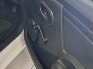Nissan NP200 1.6i safety pack (aircon) - Image 9