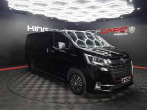 2022 Toyota Quantum 2.8 LWB bus 9-seater VX Premium