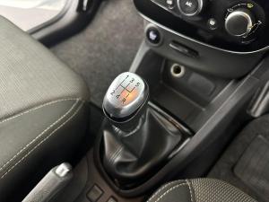 Renault Clio IV 900T Authentique 5-Door - Image 5