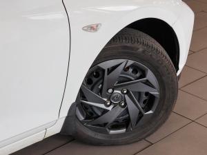 Hyundai i20 1.4 Motion auto - Image 2