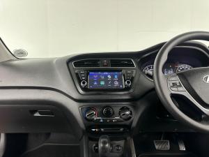 Hyundai i20 1.4 Motion automatic - Image 10