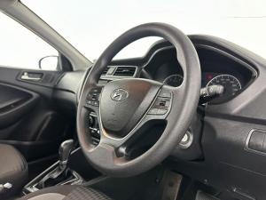 Hyundai i20 1.4 Motion automatic - Image 9