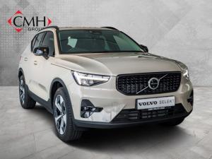 2025 Volvo XC40 B4 Plus Dark