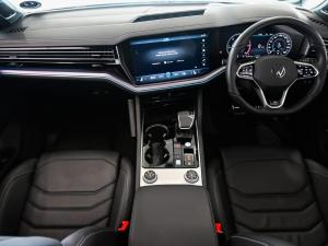Volkswagen Touareg V6 TDI Executive R-Line - Image 10