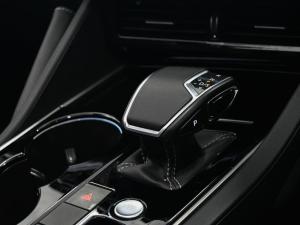 Volkswagen Touareg V6 TDI Executive R-Line - Image 14