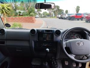 Toyota Land Cruiser 79 4.5D-4D V8 double cab LX - Image 8