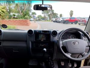 Toyota Land Cruiser 79 4.5D-4D V8 double cab LX - Image 10
