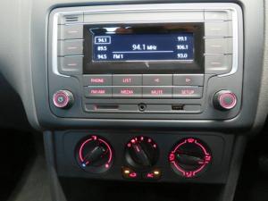 Volkswagen Polo Vivo 1.4 Trendline - Image 11
