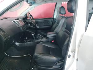 Toyota Hilux 3.0D-4D double cab 4x4 Raider Legend 45 auto - Image 9