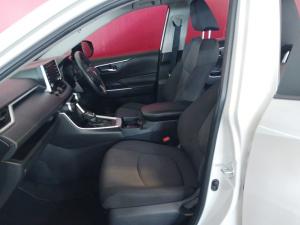 Toyota RAV4 2.0 GX - Image 10