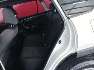 Toyota RAV4 2.0 GX - Image 11