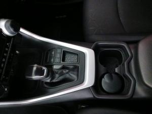 Toyota RAV4 2.0 GX - Image 14