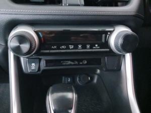 Toyota RAV4 2.0 GX - Image 19