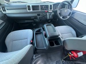 Toyota Hiace 2.5D-4D bus 14-seater GL - Image 6
