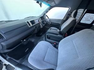 Toyota Hiace 2.5D-4D bus 14-seater GL - Image 7