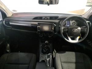 Toyota Hilux 2.4GD-6 double cab Raider manual - Image 6