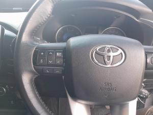 Toyota Hilux 2.8GD-6 double cab Raider auto - Image 9