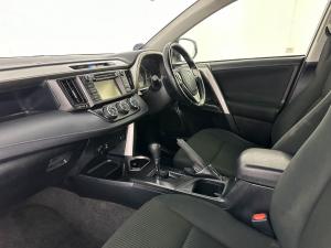 Toyota RAV4 2.0 GX automatic - Image 11
