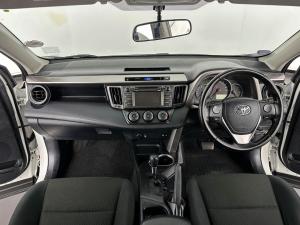 Toyota RAV4 2.0 GX automatic - Image 8