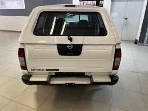 Nissan NP300 Hardbody 2.5TDi double cab Hi-rider - Image 5