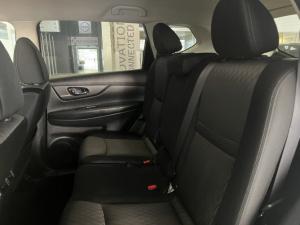 Nissan X-Trail 2.5 4x4 Acenta Tech - Image 11