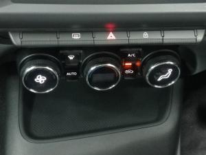 Nissan Magnite 1.0 Visia auto - Image 8