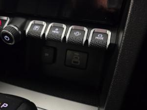 Volkswagen Amarok 2.0BiTDI double cab Life 4Motion - Image 18