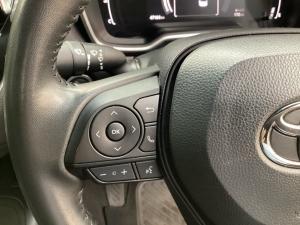 Toyota Corolla 1.8 Hybrid XS - Image 11