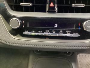 Toyota Corolla 1.8 Hybrid XS - Image 17