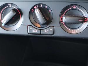 Volkswagen Polo Vivo hatch 1.4 Comfortline - Image 9