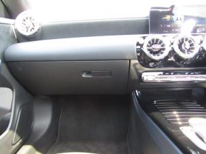 Mercedes-Benz CLA 200 Progressive automatic - Image 10