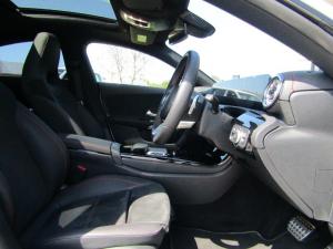 Mercedes-Benz CLA 200 Progressive automatic - Image 12