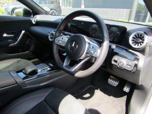 Mercedes-Benz CLA 200 Progressive automatic - Image 13