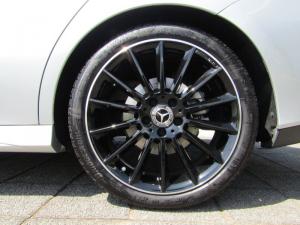 Mercedes-Benz CLA 200 Progressive automatic - Image 5