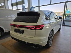 Volkswagen Touareg V6 TDI Executive R-Line - Image 2