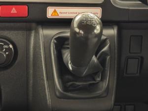 Toyota Hiace 2.5D-4D bus 14-seater GL - Image 9